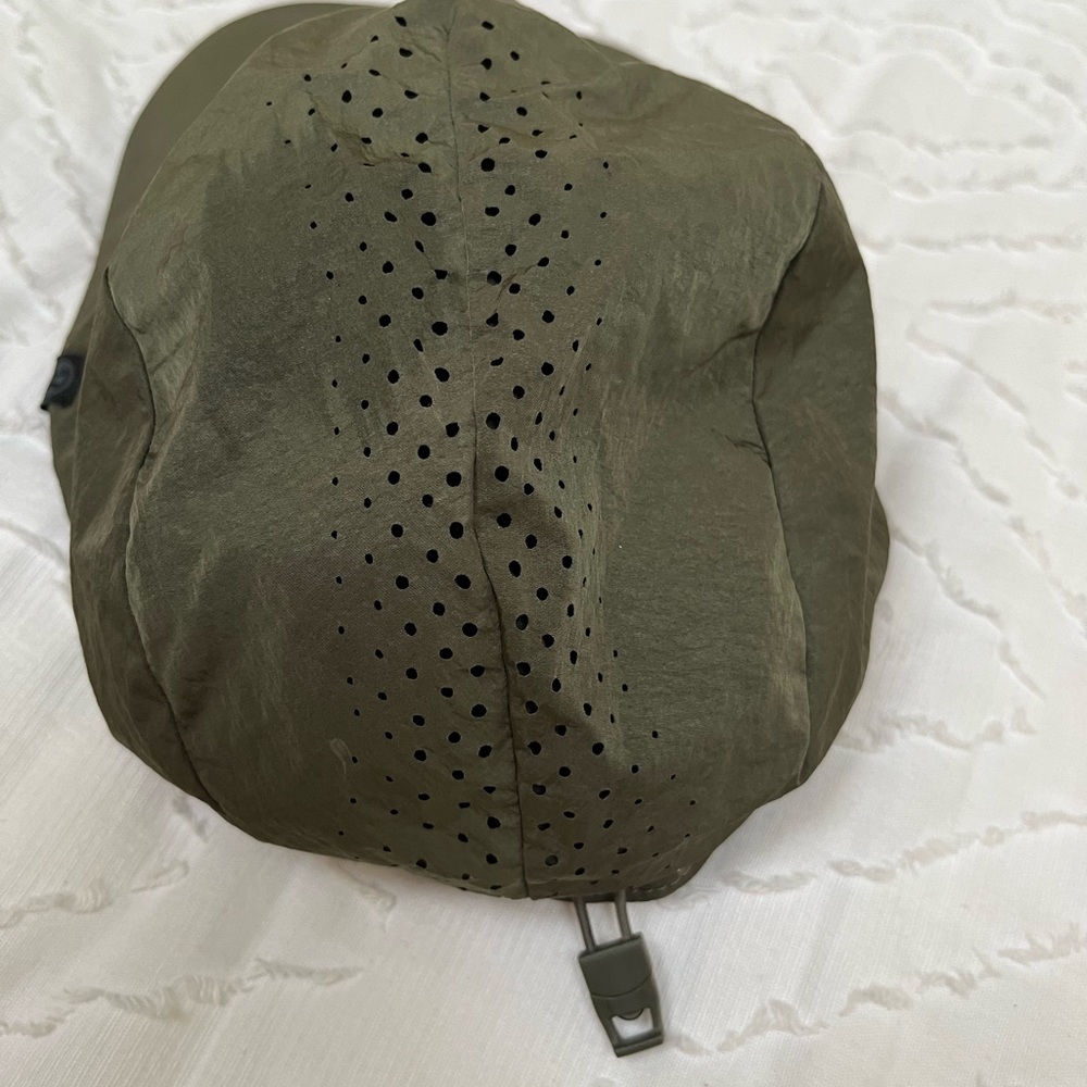 Lululemon hat - Picture 3 of 4